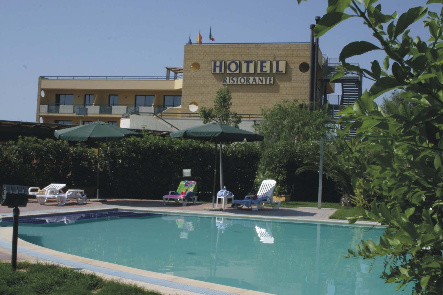Andrea Doria Hotel มารีนาดีรากูซา ภายนอก รูปภาพ
